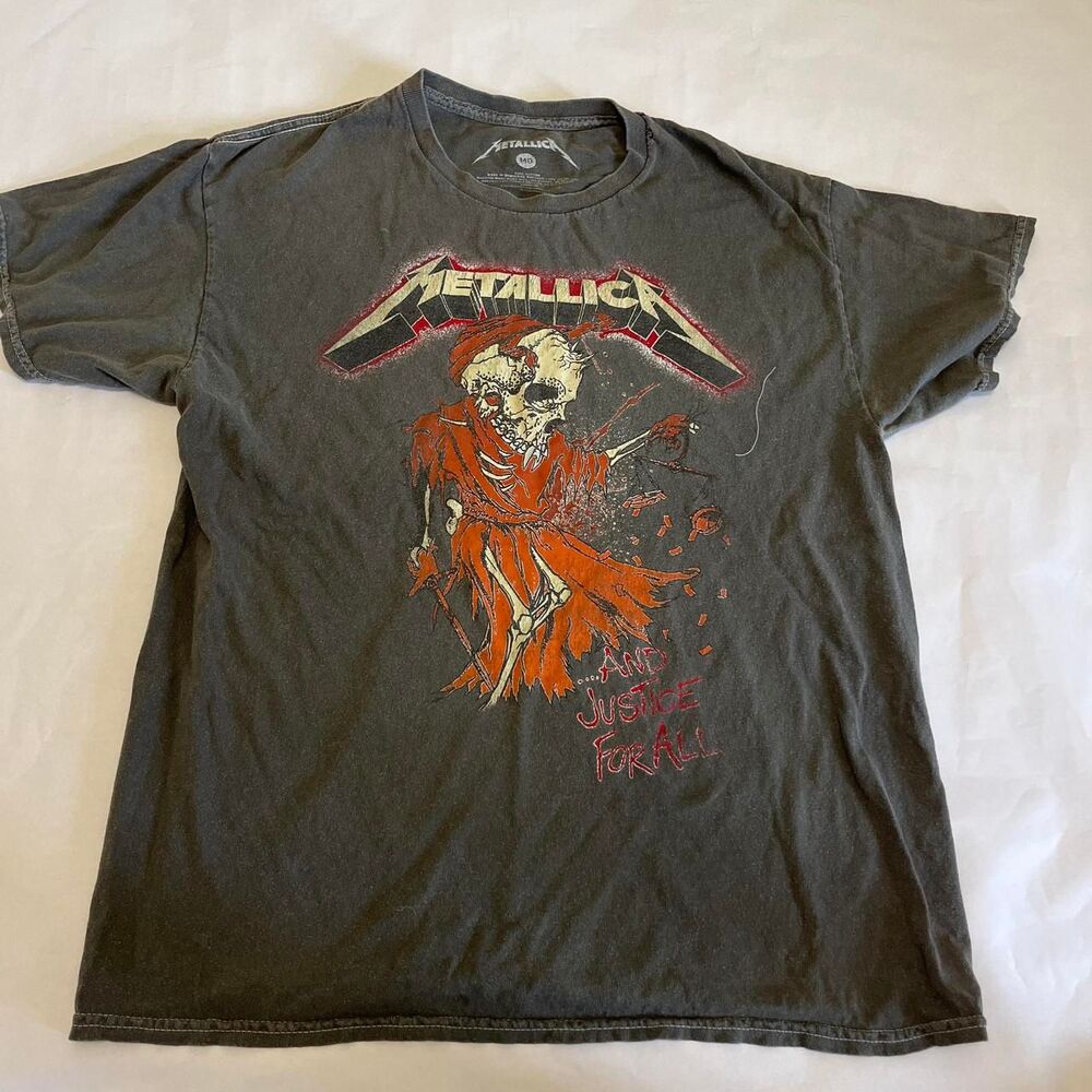 Metallica Men's Grey and Black T-shirt Band Tee Size Medium